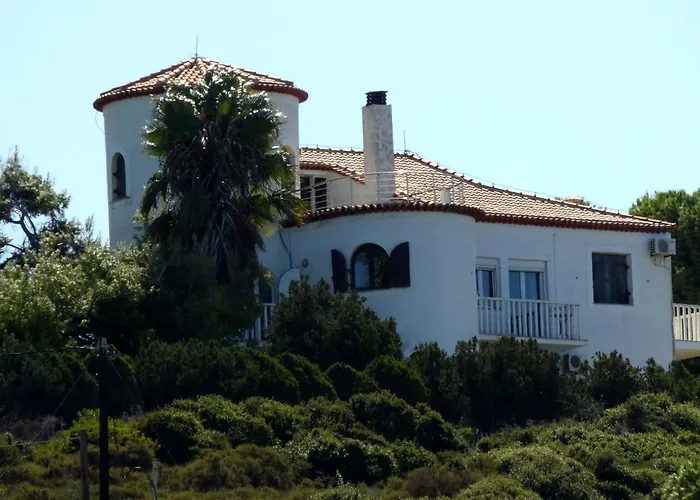 Charly Point By Interhome Foiníki