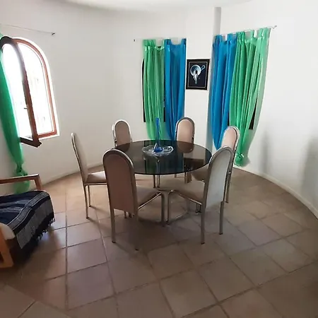 Charly Point By Interhome * Foiníki