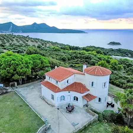 Charly Point By Interhome * Foiníki