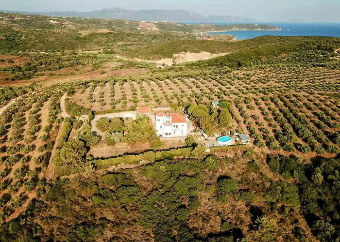 Charly Point By Interhome Foiníki