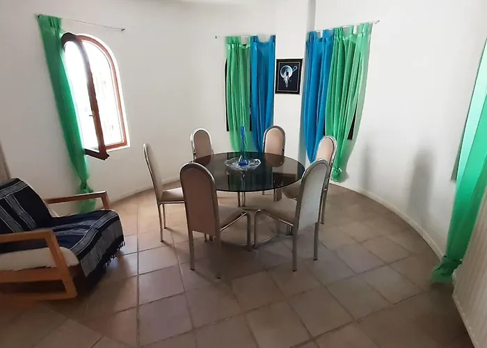 Charly Point By Interhome * Foiníki